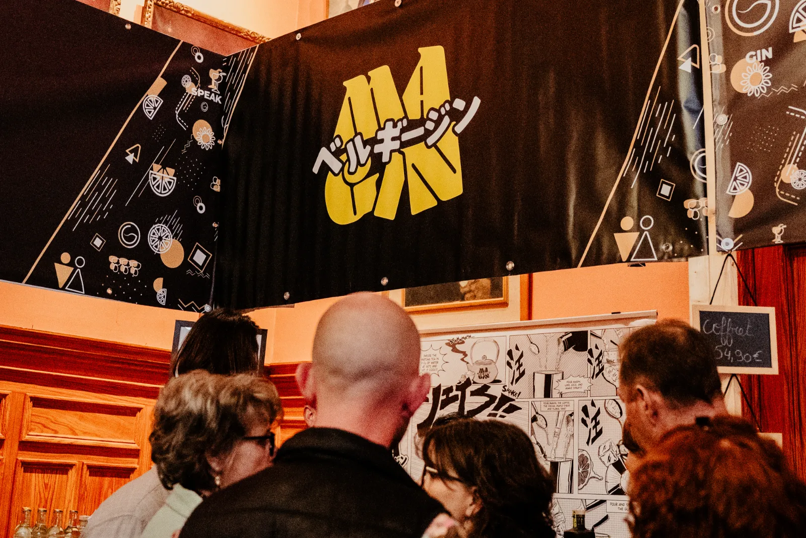 The MaGin banner above the stand, the crowd in front of the manga recipe page